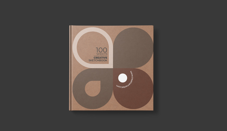 Carnet de croquis carré à couverture rigide sur un fond noir