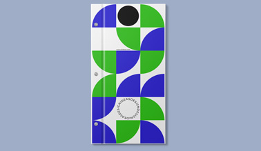 مجلة غلاف فني طويلة على خلفية زرقاء