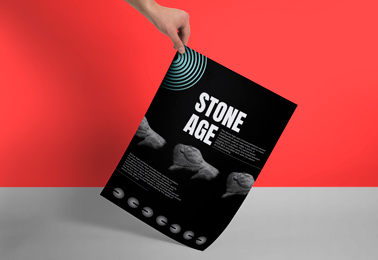 Рука Держит Постер Сверху