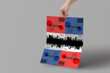 Рука Держит Полусвернутый Постер Сверху