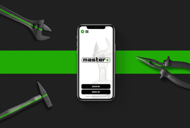 iPhone vertical junto a herramientas de reparación