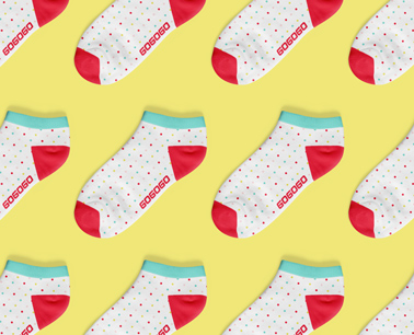 Várias Meias em um Fundo Amarelo