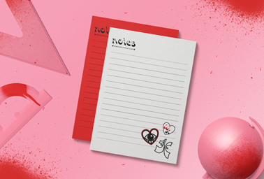 Листы Бумаги с Канцелярскими Принадлежностями