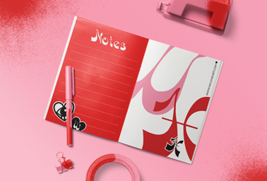 Открытый Блокнот с Ручкой