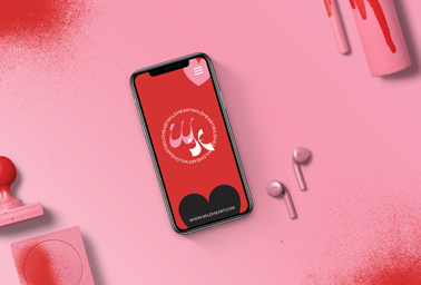 iPhone и AirPods с Канцелярскими Принадлежностями