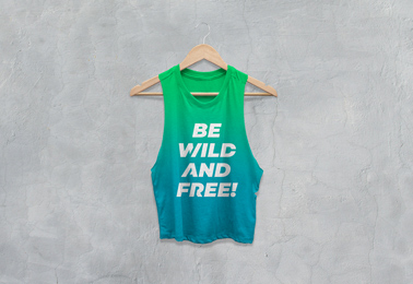 Askıdaki Racerback Atletin Önden Görünüşü