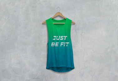 Askıdaki Gevşek Atletin Önden Görünüşü