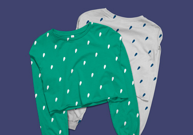 Deux sweatshirts courts superposés