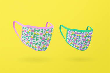 منظور من الجانب الأيسر لاثنين من أقنعة الوجه المنقوشة