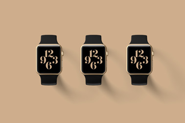Trois Apple Watches attachées sur une surface beige