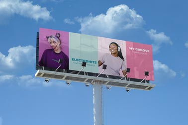 نظرة من الزاوية اليسرى على لافتة الطريق السريع