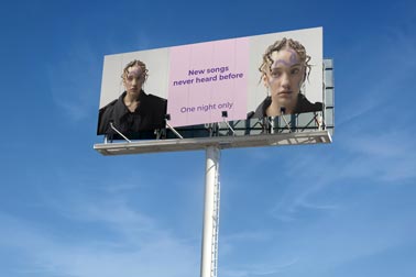 نظرة من الزاوية اليمنى المنخفضة على لافتة الطريق السريع