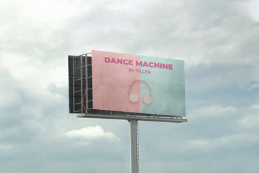 نظرة من بعيد على لافتة الطريق السريع أمام السماء