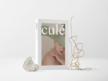 كتاب أزياء مع أحجار زينة