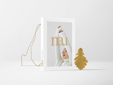 كتاب قائم مع زينة رقيقة