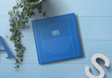 Journal sur une surface en bois