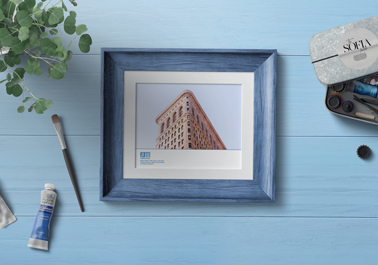 Photo encadrée avec articles de dessin