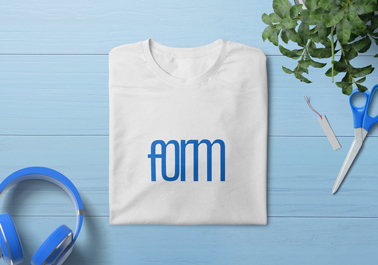 T-shirt avec écouteurs et ciseaux