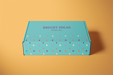 Eine geschlossene Schachtel auf gelbem Hintergrund