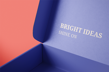 Eine offene Schachtel in der Nahansicht