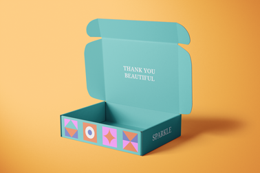 Eine offene Schachtel mit einem Texthalter darin