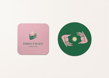 Круглые и квадратные подставки, вид под высоким углом