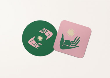 Пара подставок рядом друг с другом