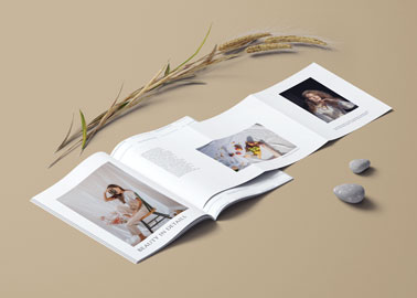 Porte-photo sur une page de magazine