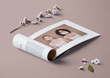 Magazine plié avec des branches en fleurs