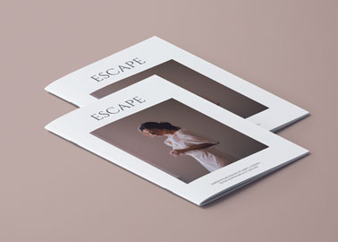 Deux magazines, vue en plongée