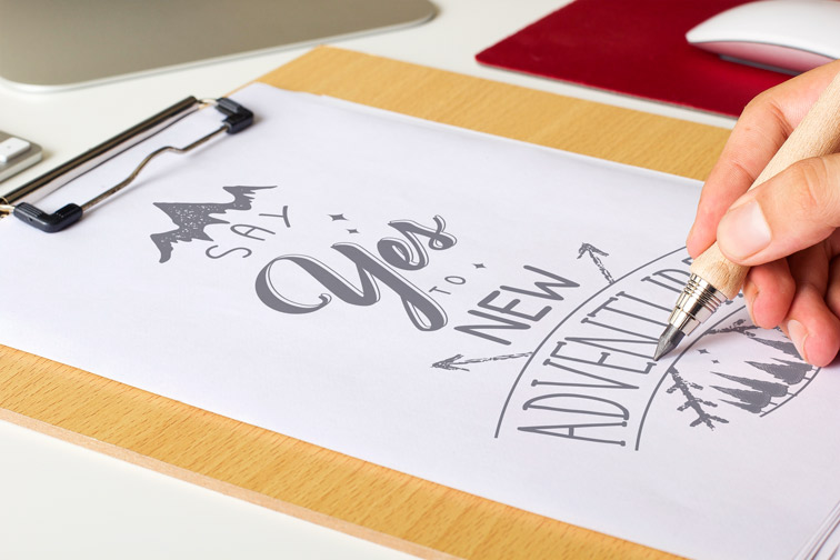 Gros plan sur un croquis du presse-papiers