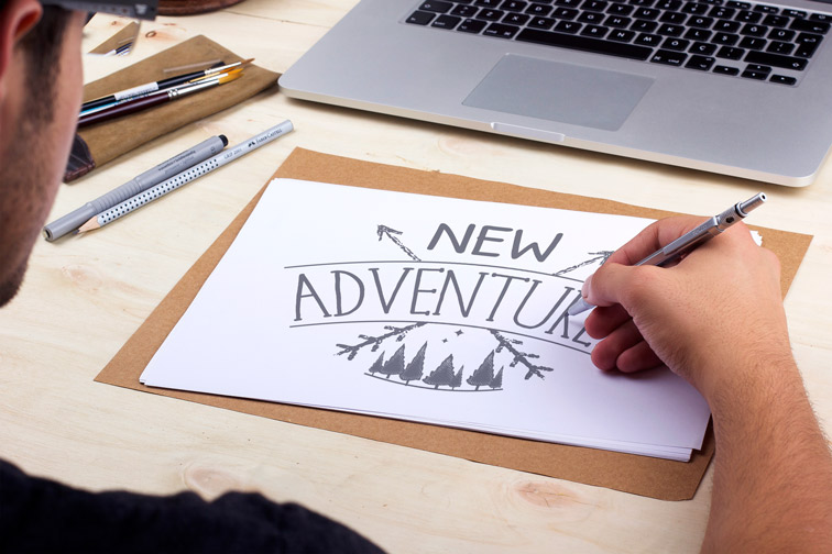 Croquis à la main sur le papier blanc