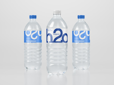 3本のペットボトルの正面図