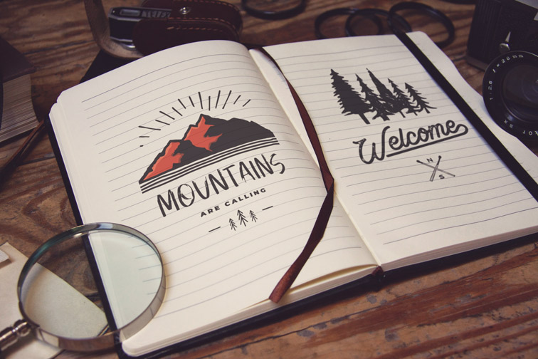 開いているヴィンテージのハードカバーノート