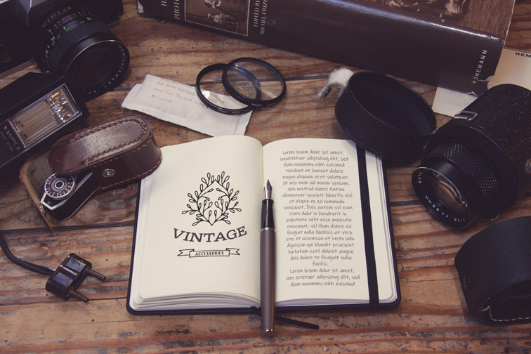 ノートと写真機器