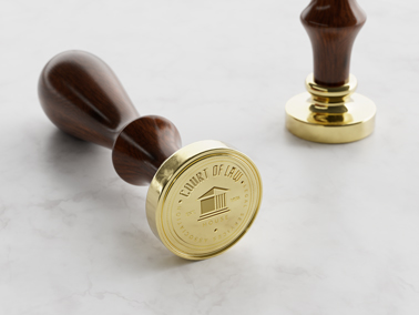 Две печати, одна стоит на лицевой стороне