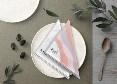 Deux serviettes sur une assiette