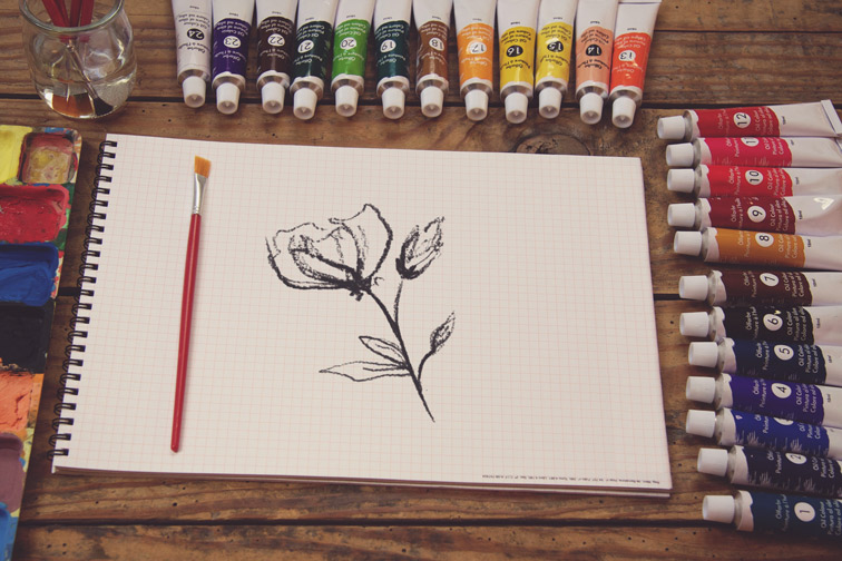 白いスケッチ・ブックと画材