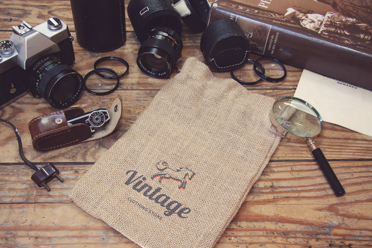 写真機材とリネン生地