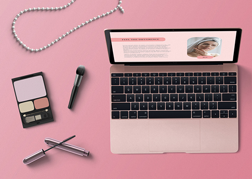 Косметика и MacBook, высокий ракурс