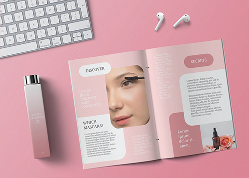 Открытый журнал и флакон косметики