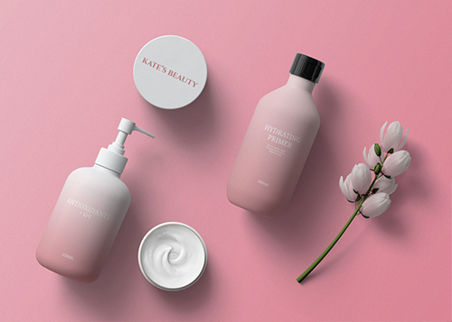 Косметика и цветок, высокий ракурс