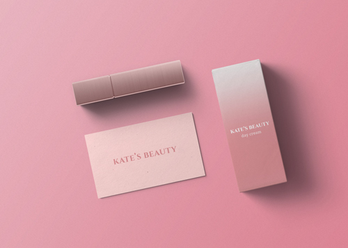 Коробочки для косметики и карточка, высокий ракурс