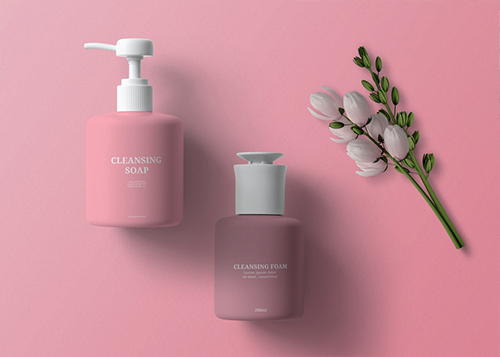 Тюбик с кремом и цветок, высокий ракурс