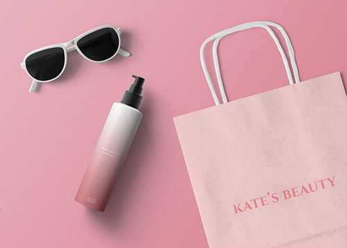 Тюбик крема, очки и бумажный пакет