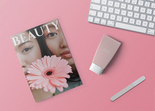 Обложка журнала, тюбик крема и пилочка для ногтей