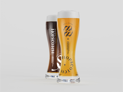 Deux verres à bière Vue de face