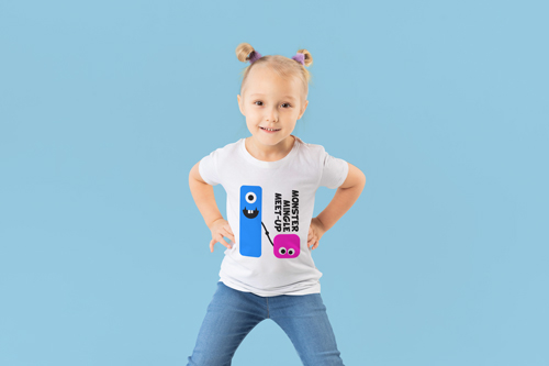 Kameraya Poz Veren Kız