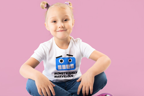 Kameraya Gülümseyen Kız