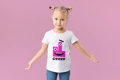 Kamera Önünde Poz Veren Çocuk